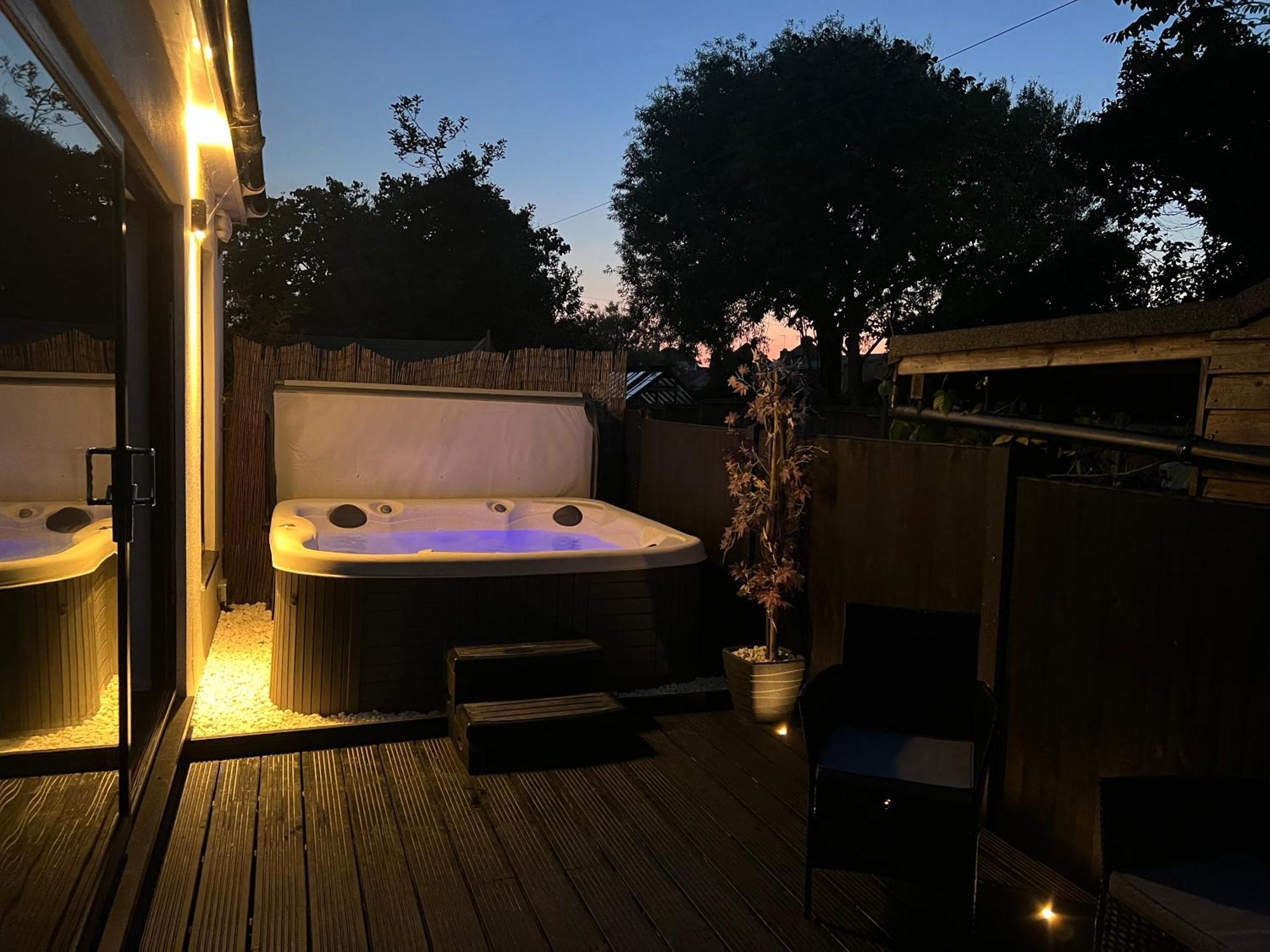 The Broadway Beach House With Hot Tub Herne Bay Eksteriør billede