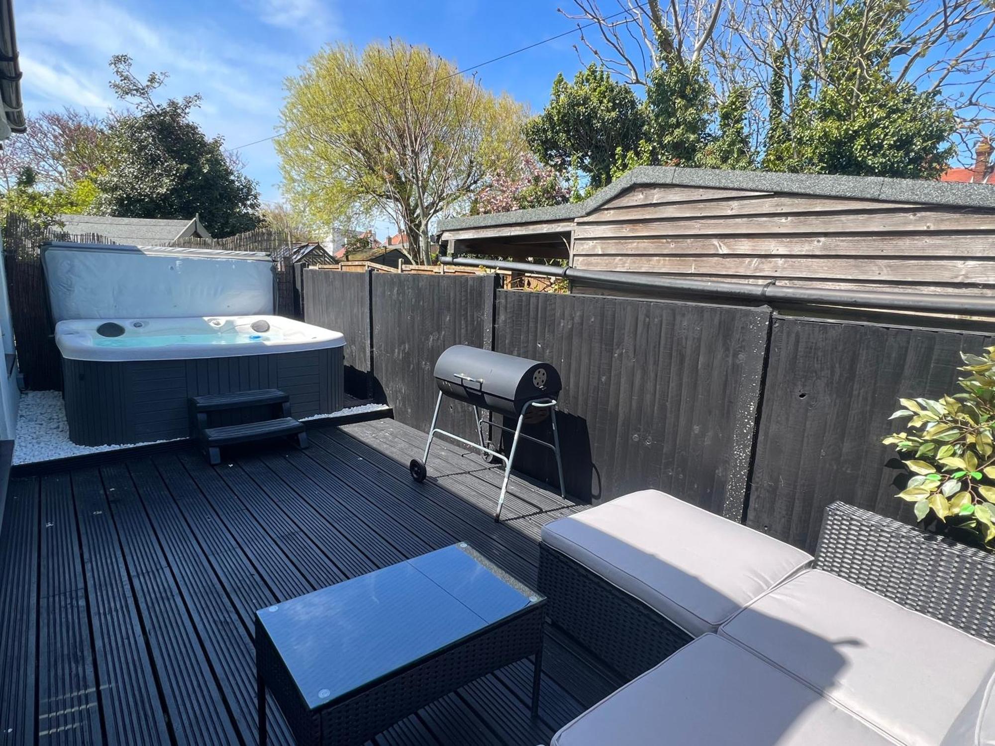 The Broadway Beach House With Hot Tub Herne Bay Eksteriør billede